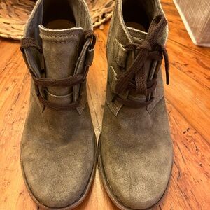 Clarks Artisan Gray Suede Boots